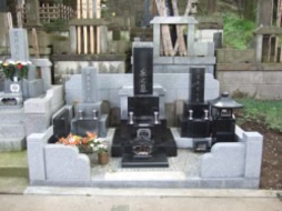 2007年1月～4月　寺院墓地にて　全面改葬工事（石碑の引っ越しも含みます）