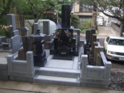 2007年1月～5月　寺院墓地にて　全面改修工事（石碑の引っ越しも含みます）