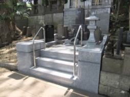 2011年2月～4月　寺院墓地にて　改修工事