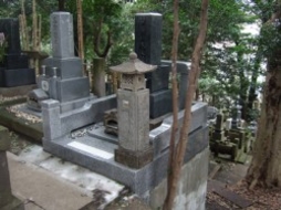 2010年1月～3月　寺院墓地にて　改修工事（鉄筋コンクリート擁壁を伴います）